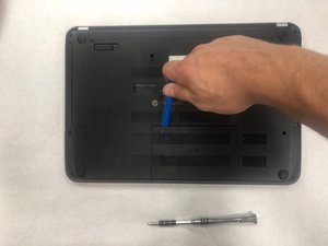 Langkah 2 — Mengangkat Penutup Casing