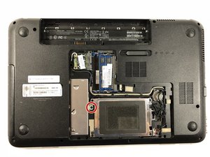 Langkah 4 — Melepas Sekrup Optical Drive