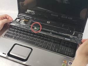 Langkah 6 — Melepaskan Kabel Panel Kontrol