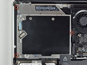 Langkah 8 — Mengangkat Optical Drive