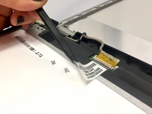 Langkah 4 — Menghubungkan Kabel Layar Sentuh