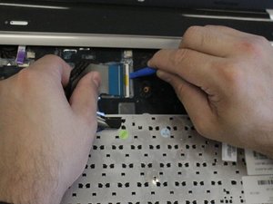 Langkah 4 — Lepas Koneksi Keyboard