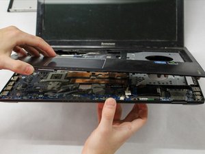Langkah 4 — Angkat Daughterboard dan Pasang Kembali