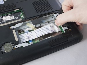 Langkah 2 — Mengeluarkan Hard Drive