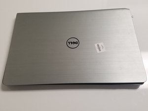 Langkah 1 — Matikan Laptop dan Buka Tutup Belakang