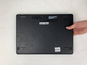Langkah 2 — Membuka Casing Belakang Laptop