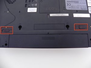 Langkah 1 — Matikan Laptop dan Hapus Daya
