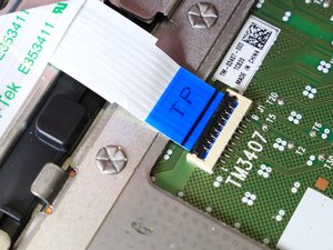 Langkah 6 — Lepaskan Kabel Trackpad
