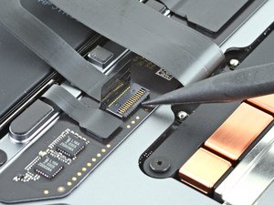 Langkah 6 — Lepaskan Pengunci Kabel Trackpad