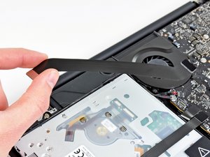 Langkah 4 — Mengganti Kabel AirPort/Bluetooth