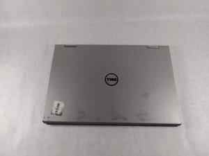 Langkah 1 — Matikan Laptop dan Buka Panel Belakang