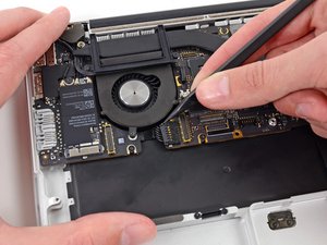 Langkah 1 — Lepaskan Konektor I/O Board