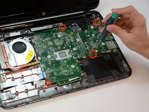 Langkah 1 — Membuka Panel Bawah Laptop