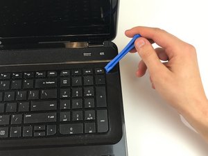 Langkah 2 — Mengangkat Keyboard