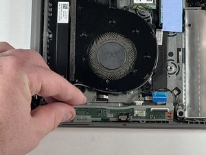 Langkah 4 — Mengganti I/O Board