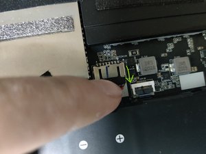 Langkah 4 — Lepaskan Kabel Baterai