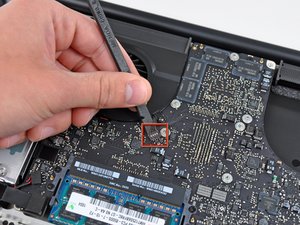 Langkah 2 — Melepaskan Kabel Fan Kanan