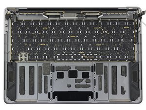Langkah 4 — Membuka Pelindung Bawah Keyboard