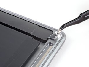 Langkah 3 — Lepaskan Adhesive Strip Speaker