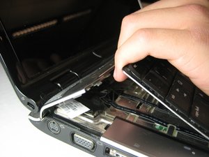 Langkah 6 — Mengangkat Keyboard