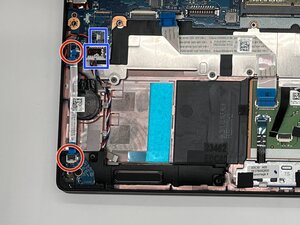 Langkah 12 — Lepaskan Konektor Kabel Pita