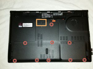 Langkah 3 — Akses Hard Drive dan Lepaskan Sled