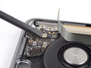 Langkah 4 — Lepaskan Kabel Touch ID
