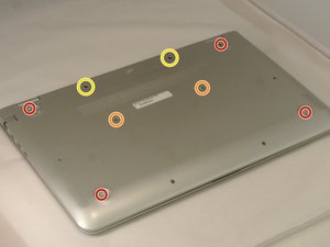 Langkah 1 — Matikan Laptop dan Buka Tutup Bawah