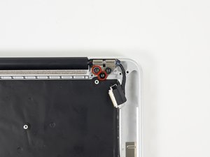 Langkah 4 — Mengencangkan Screws Display