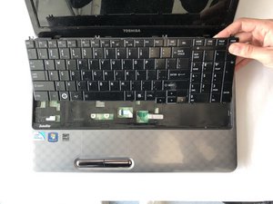 Langkah 3 — Mengganti Motherboard