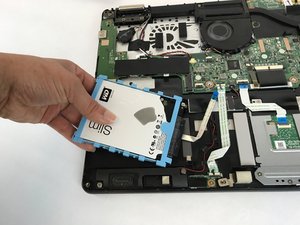 Langkah 2 — Mengeluarkan Hard Drive