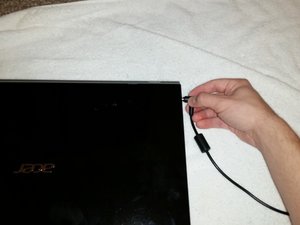 Langkah 1 — Matikan Laptop dan Siapkan Alat