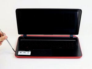 Langkah 5 — Lepaskan Panel Keyboard
