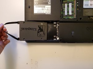 Langkah 2 — Mengeluarkan HDD