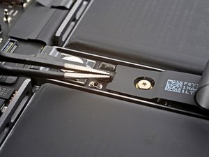 Langkah 8 — Lepaskan Trackpad Lama