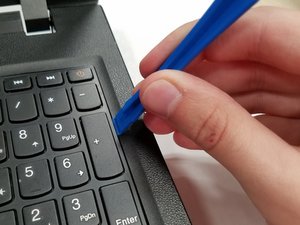 Langkah 2 — Lepaskan keyboard