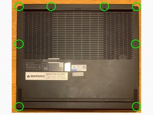 Langkah 1 — Menghilangkan Screws di Bagian Bawah Laptop