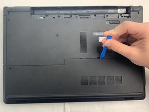 Langkah 5 — Mengeluarkan Hard Drive