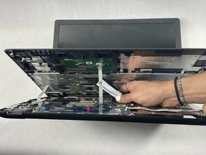 Langkah 4 — Lepaskan Kabel Ribbon