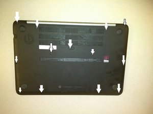 Langkah 1 — Membuka Panel Belakang Laptop