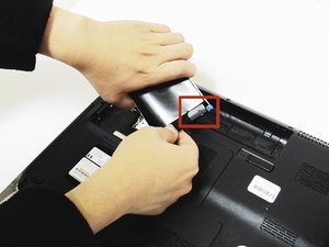 Langkah 4 — Lepaskan Sekrup dan Angkat Hard Drive