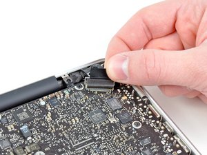 Langkah 8 — Mengganti Screws di Bagian Atas