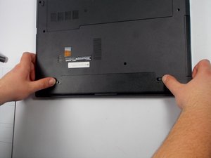 Langkah 1 — Matikan Laptop dan Persiapkan Alat