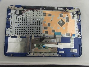 Langkah 8 — Lepaskan Motherboard
