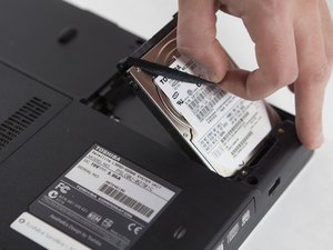 Langkah 3 — Lepaskan Hard Drive Lama