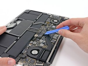 Langkah 5 — Mengangkat Kabel Baterai