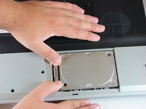 Langkah 5 — Angkat Hard Drive dan Pindahkan ke Tempat Baru