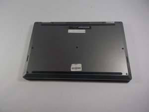 Langkah 1 — Balikkan Laptop dan Siapkan Alat