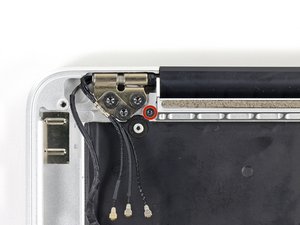 Langkah 2 — Mengencangkan Screws Hinge Bracket
