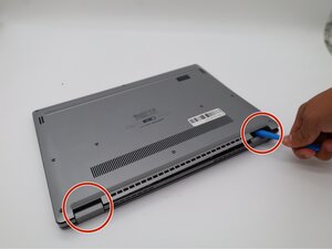 Langkah 2 — Membuka Casing Laptop